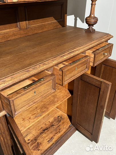 Антикварный дубовый буфет, реставрирован