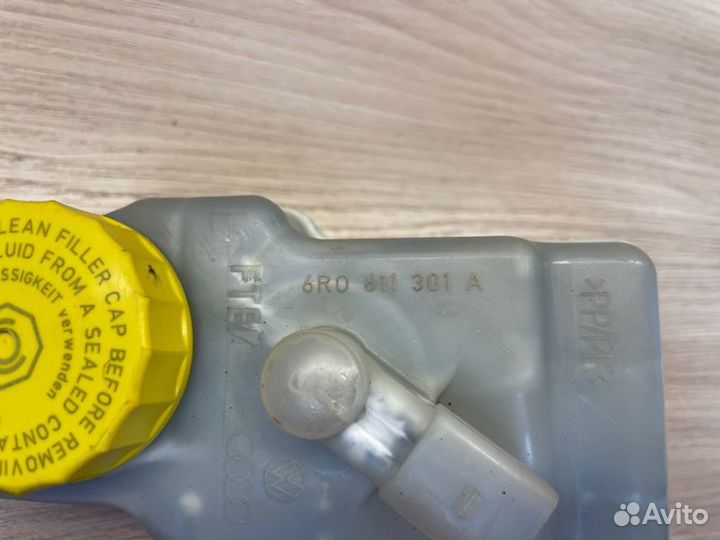 Бачок главного тормозного цилиндра Volkswagen Polo