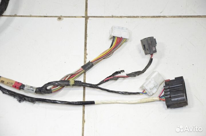 Проводка двери передняя левая Mazda Tribute 1 2005