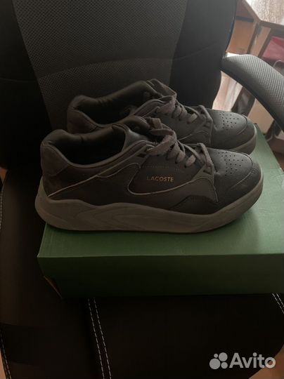 Продам женские кроссовки lacoste
