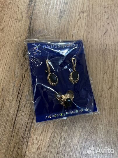 Набор бижутерии (кольцо 18, серьги)