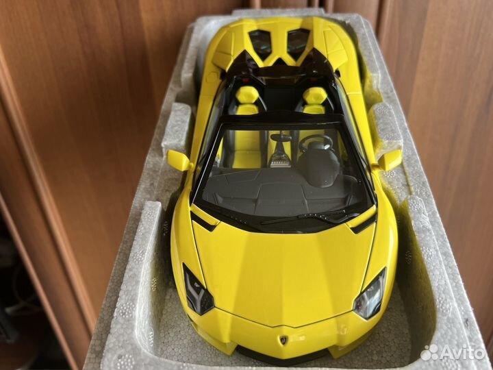 1/18 Autoart 74699 Lamborghini Aventador Roadster