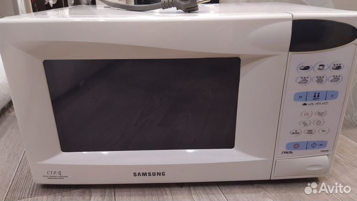 Микроволновая печь Samsung CE2833NR