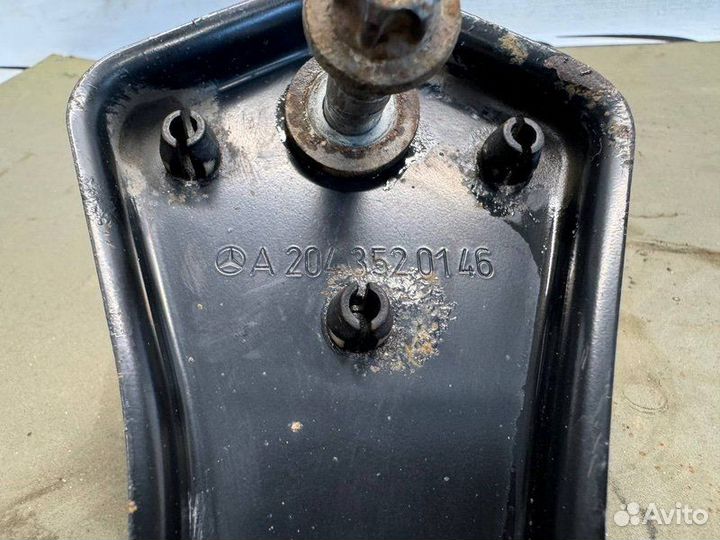 Кронштейн подвески левый Mercedes-Benz Glk 350