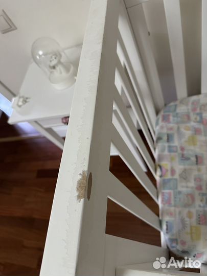 Детская кроватка с маятником и ящиком