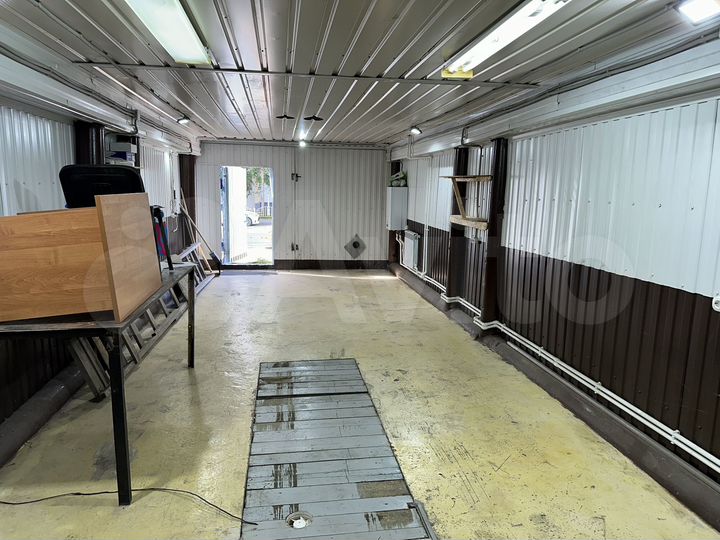 Гараж, > 30 м²