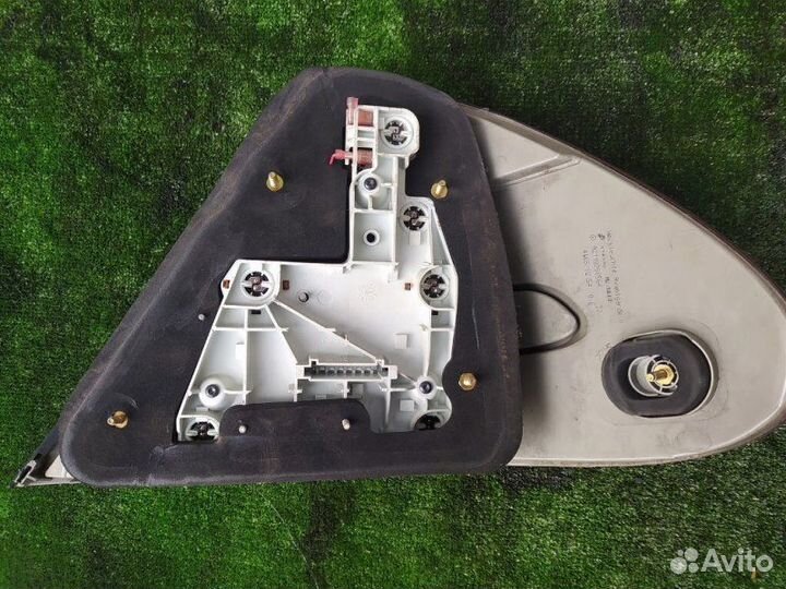 Фонарь задний левый Mercedes E W211 2.2 2004