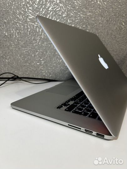 Macbook pro 15 2015 i7 16/250 85%акб