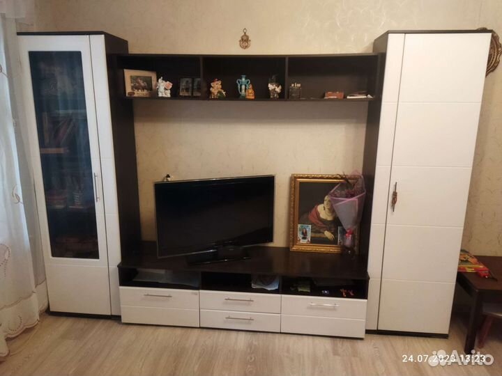 Стенка в гостиную белая
