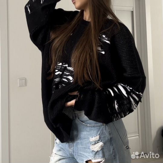 Рваный свитер