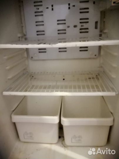 Холодильник бу для дачи +микраволновка в подарок
