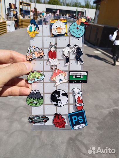 Значок брошка