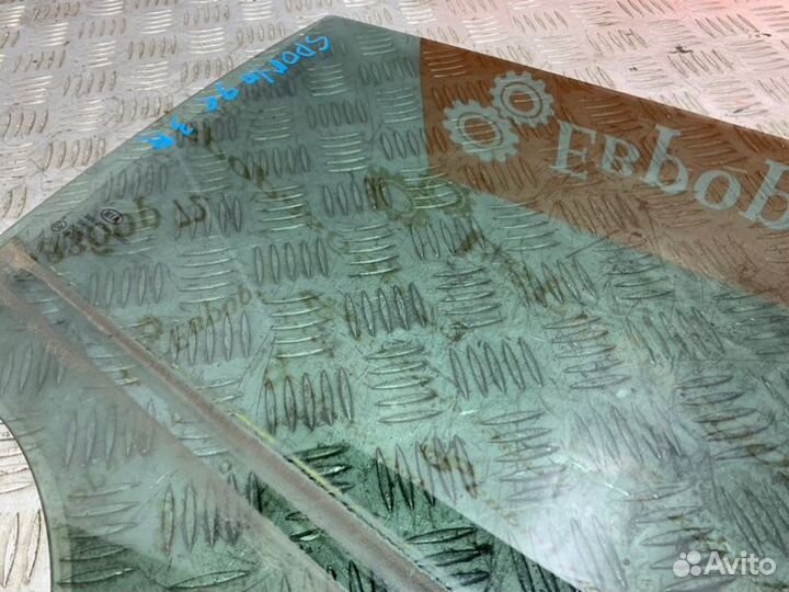 Стекло двери заднее правое Kia Sportage SL