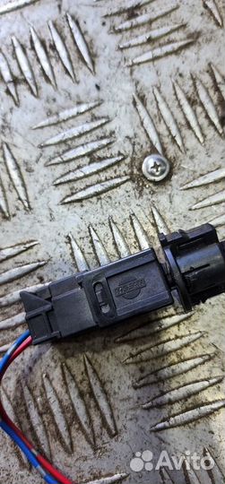 Датчик педали тормоза Nissan Juke F15