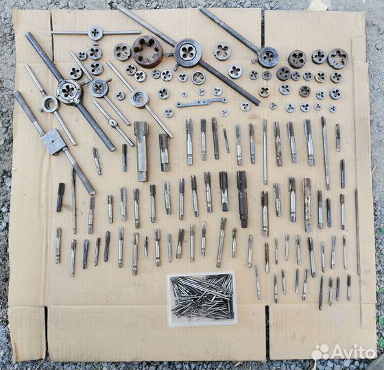 Продаю плашки, метчики и подшипники СССР