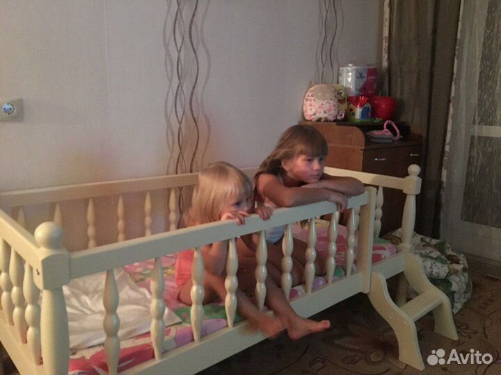 Кроватка из массива дерева 