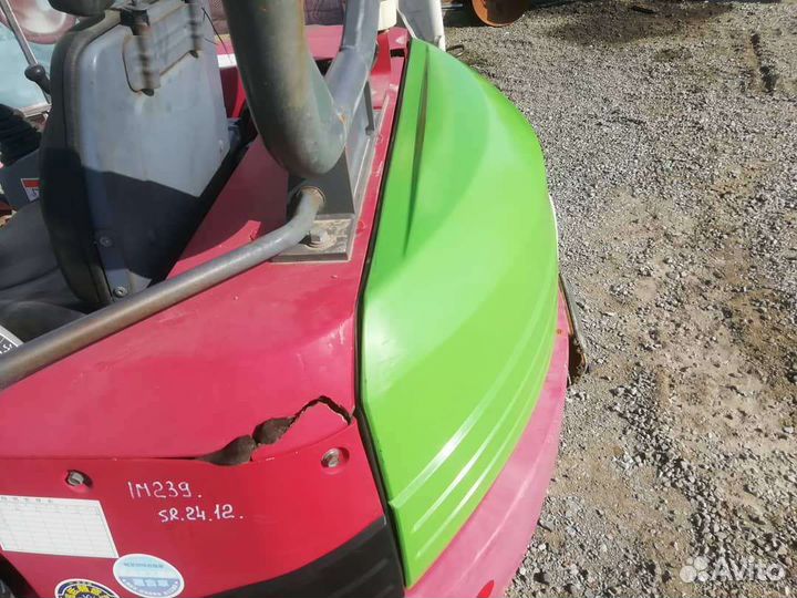 Капот двигателя мини-экскаватор Kubota U40S