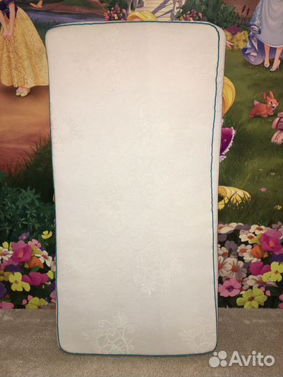 Детская кроватка с маятником