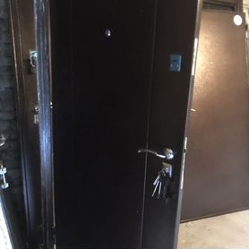 Дверь входная от застройщика металическая б/у бу