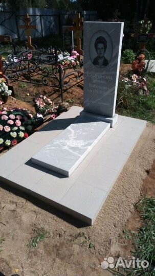 Памятники на могилу из гранита