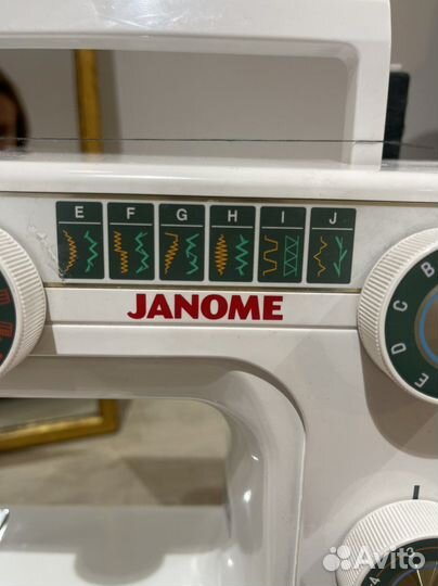 Швейная машина Janome Le22
