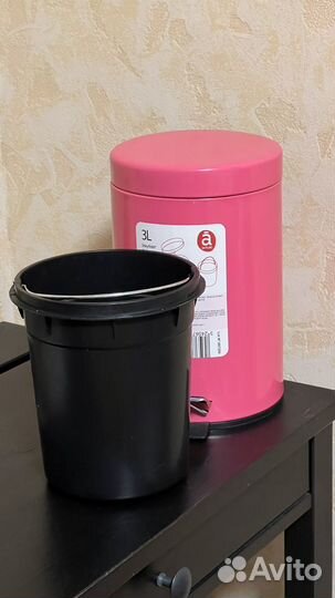 Мусорное ведро с педалью розовое