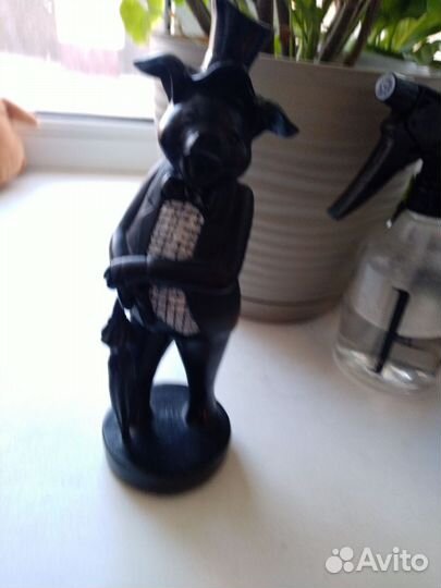 Статуэтка чёрный свин,джельтельмен