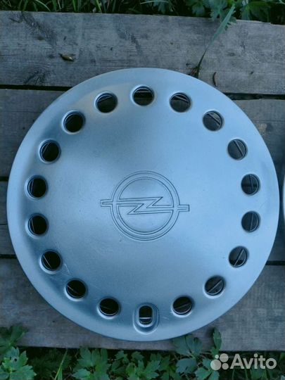 Комплект оригинальных колпаков Opel 1987 года