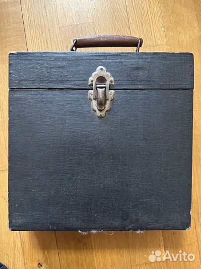 Ящик-кофр с пластинками