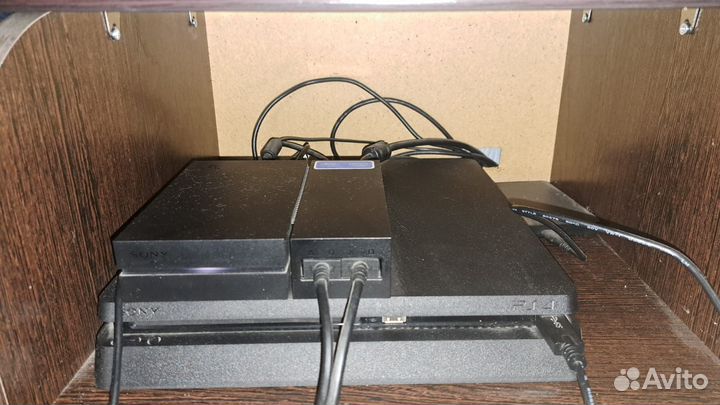 Игровая приставка ps4 slim 500