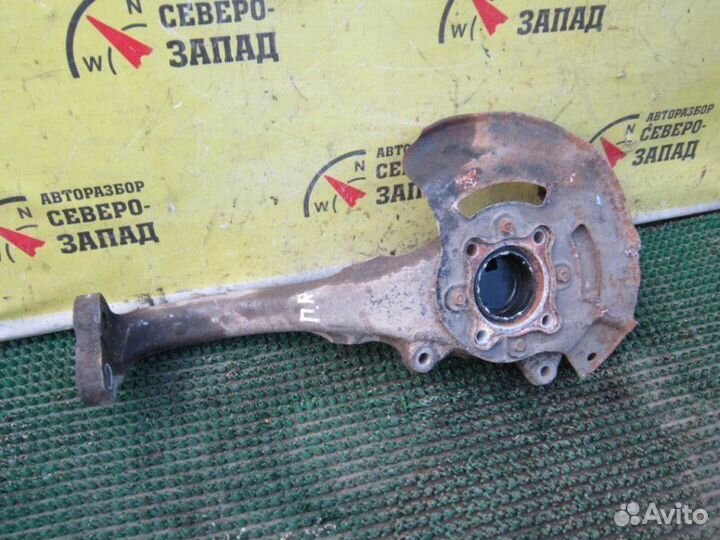 Кулак поворотный передний правый Hyundai Genesis