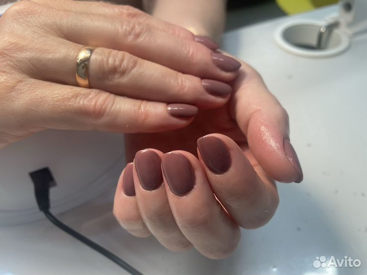 Модель на маникюр с покрыем гель лак