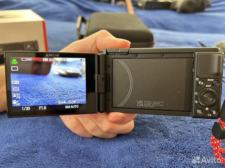 Камера Sony ZV-1 + кейс + карта памяти + ремешок