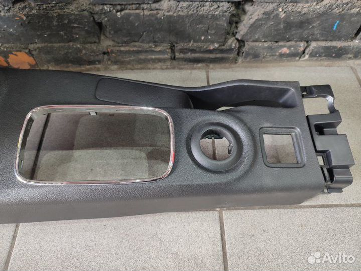 Консоль между сидений Mitsubishi Outlander