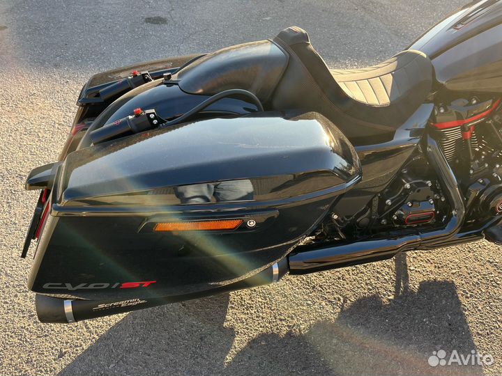 Harley Davidson Road Glide CVO ST