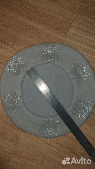 Красивый качественный берет серо-голубого цвета