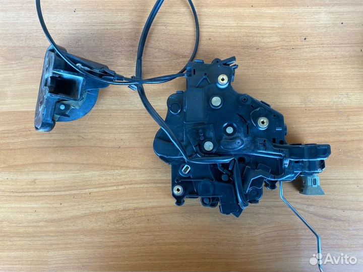 Замок сдвижной двери Vw Transporter T5 AXD 2004