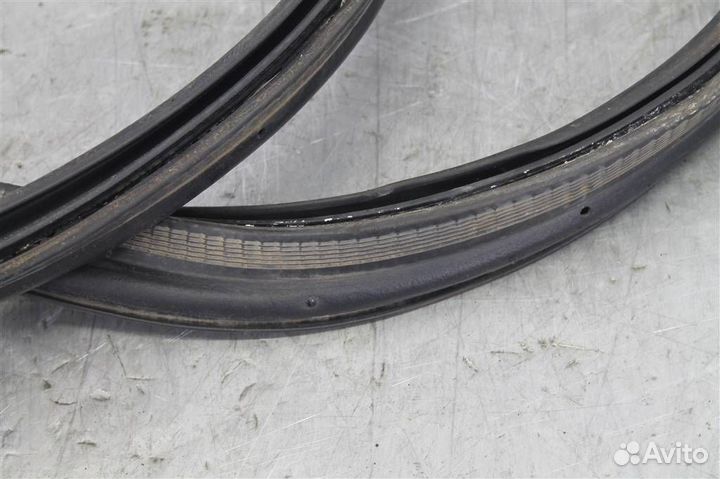 Уплотнитель багажника Ford Fiesta MK 6 2008-2013