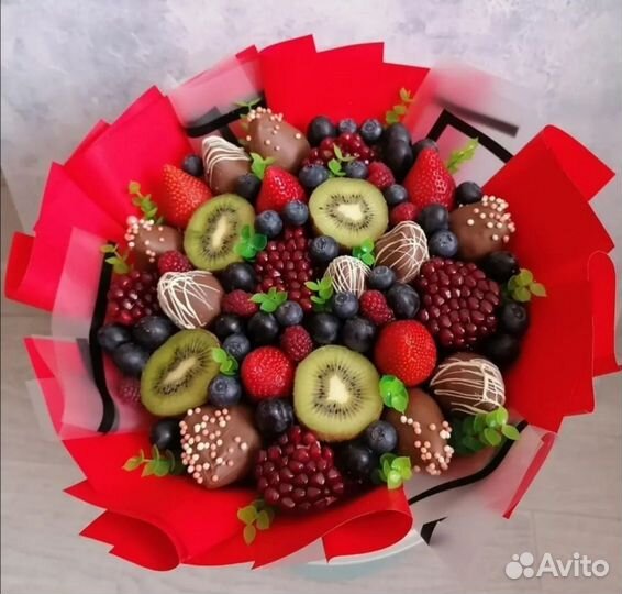 Съедобные букеты. Подарок из клубники