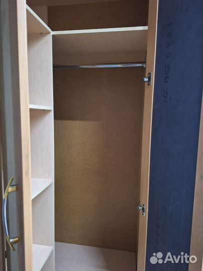 Угловой шкаф с зеркалом