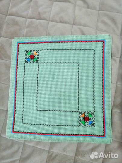 Салфетка с вышивкой