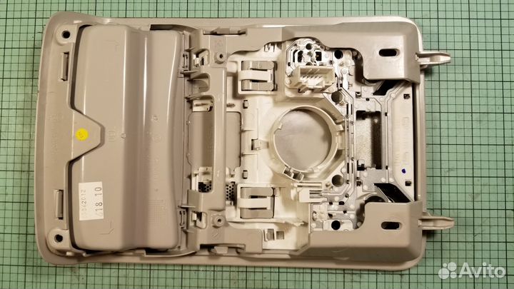 Плафон. Потолочная консоль VW 1K0947105 в сборе