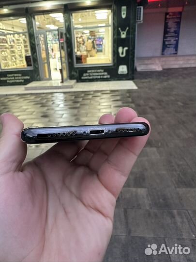 iPhone X, 64 ГБ