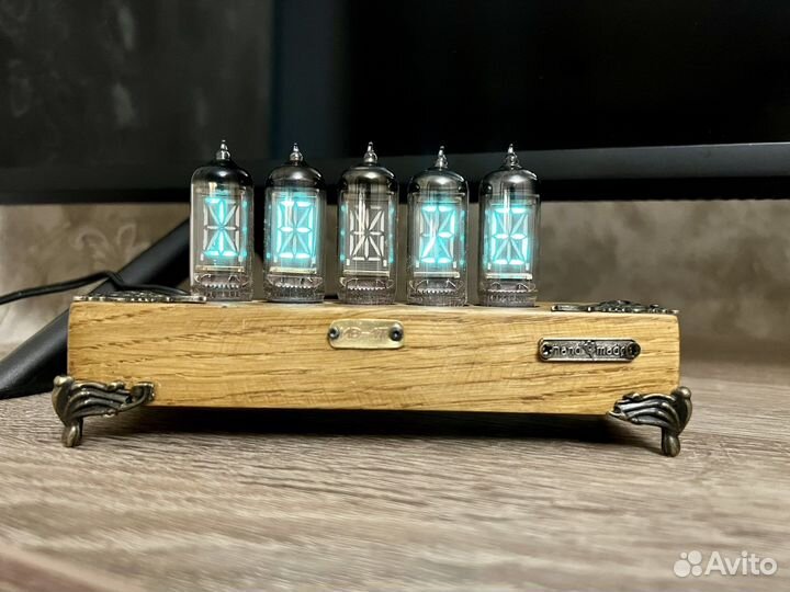 Ламповые часы на лампах ив-17