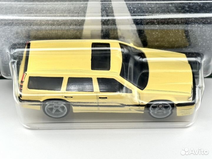 Hot Wheels Premium Volvo 850 Estate