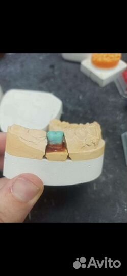 Зубной техник керамист