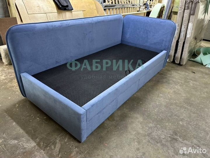 Кровать угловая