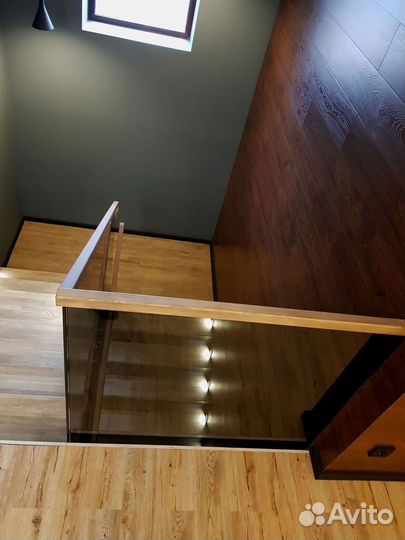 Стеклянное ограждение для лестницы