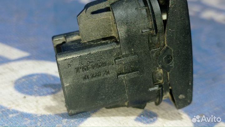 Кнопка стеклоподъемника Ford Focus 2 седан 2007