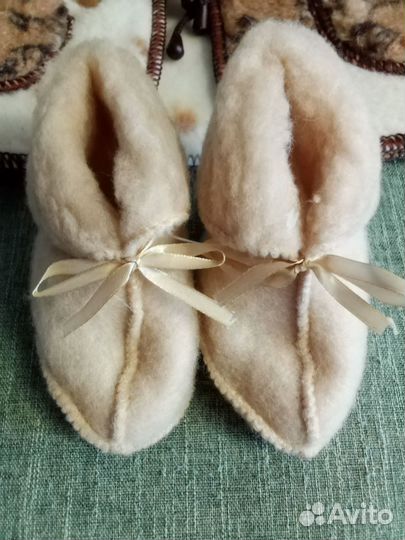 Детская жилетка и пинетки из овчины